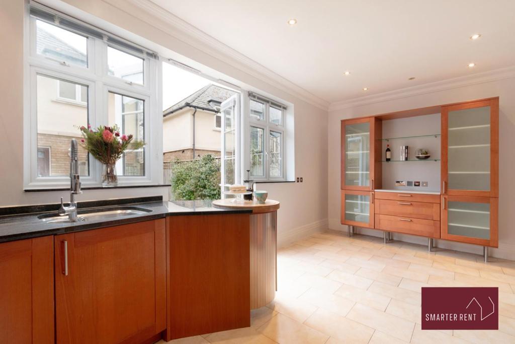 Richmond - 5 Bedroom Townhouse With Parking & Garden Apartamento *