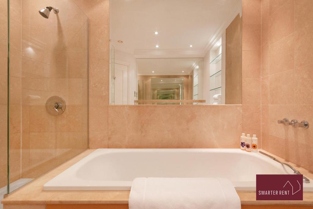 Apartamento Richmond - 5 Bedroom Townhouse With Parking & Garden